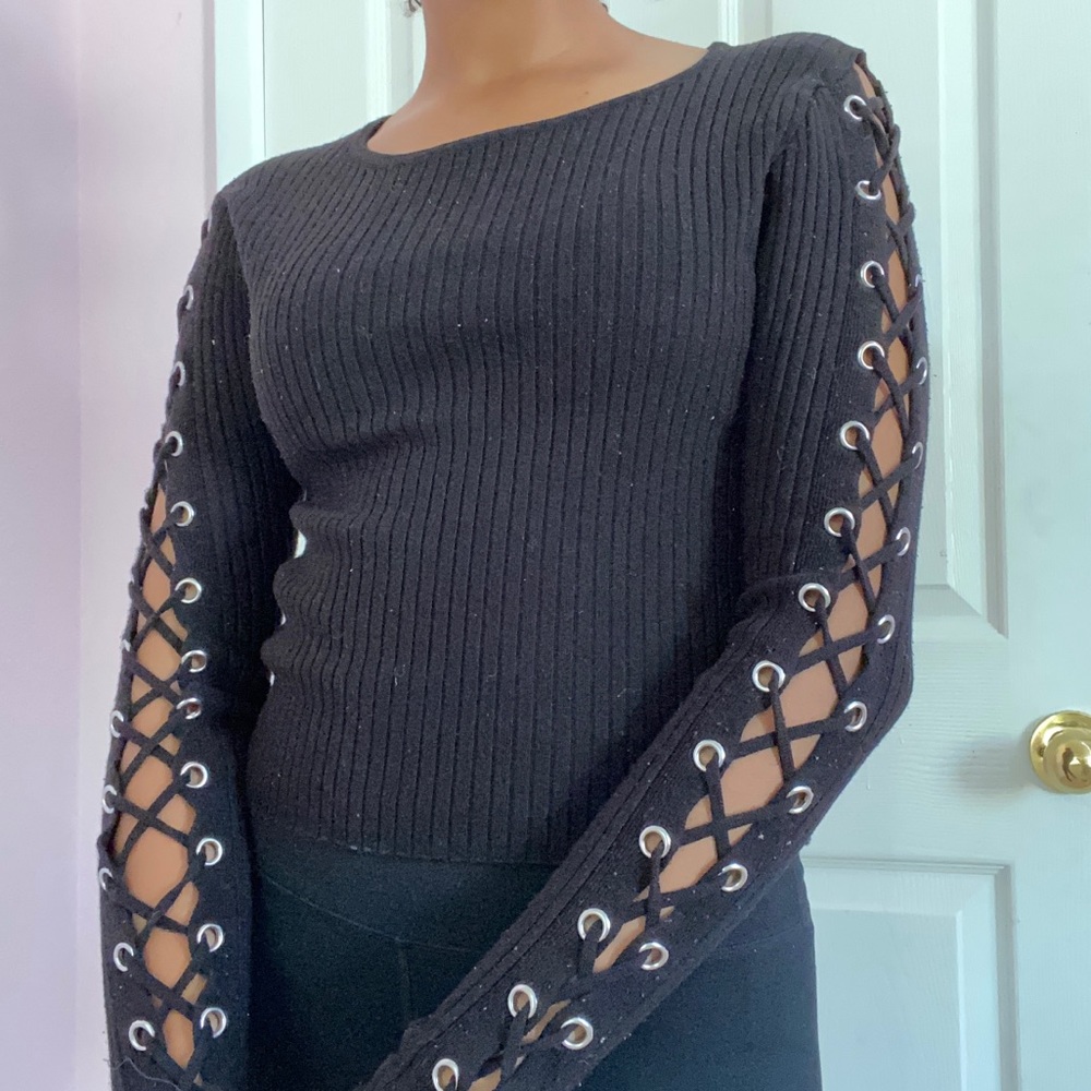 Ribbed Black Criss-Crossed Sleeved Top